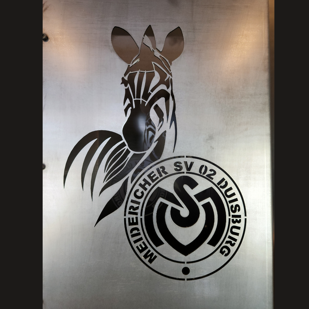 Feuersäule aus Stahl gefertigt mit dem MSV Logo