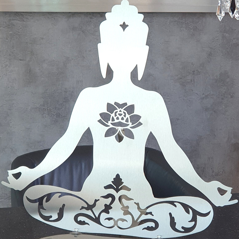 Tara Lotus aus geschliffenem Edelstahl mit Lotusblüte und Ornamenten als Dekoration zum Aufstellen