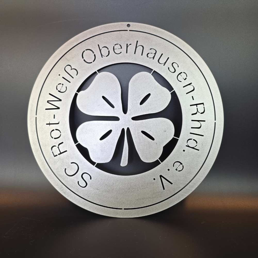RWO Logo als rundes Metallschild mit 300 mm Durchmesser. Ideal als Wanddekoration oder als passendes Geschenk für den RWO Fan.