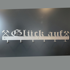 Aus Metall gefertigt ein Schlüsselbrett mit sechs Aufhängehaken für Schlüssel