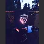 Stimmungsvolles Windlicht vom VFL Bochum aus hochwertigen Metall gefertigt. Abmessung 120 x 120 mm 200 mm hoch. Ideal für die Terrasse oder Balkon.