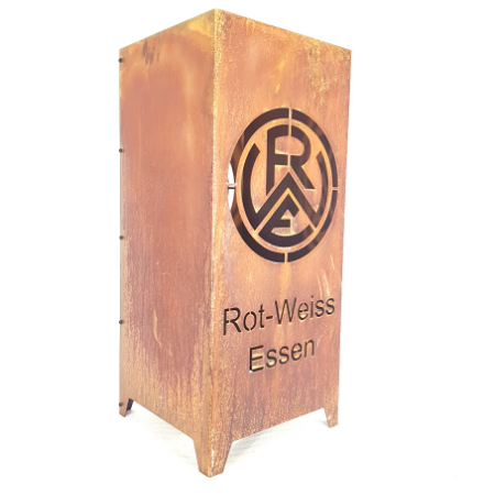 Rot-Weiss Essen Feuersäule aus Stahl in Rostoptik