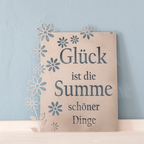 Glück ist die Summe schöner Dinge. Schild aus Stahl gefertigt, Zur Wanddekoration geeignet.
