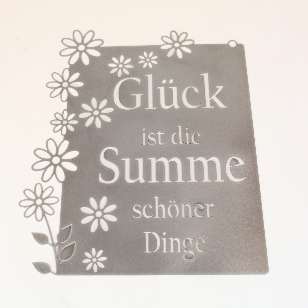 Glück ist die Summe schöner Dinge. Ein Metallschild zum aufhängen aus Stahl.