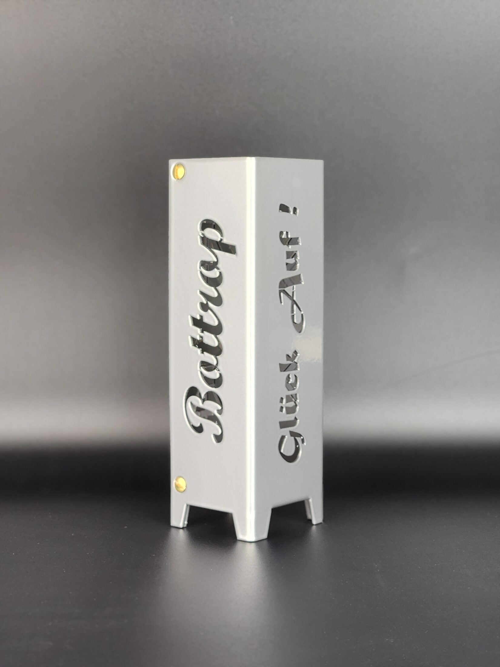Teelicht Bottrop aus Metall mit Schriftzug Glück auf und Schriftzug Bottrop in Brilliant silber pulverbeschichtet