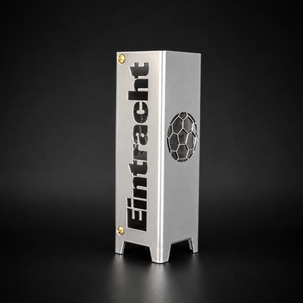 Eintracht Frankfurt Windlicht aus Metall in Brillant Silber mit Eintracht Frankfurt Schriftzug