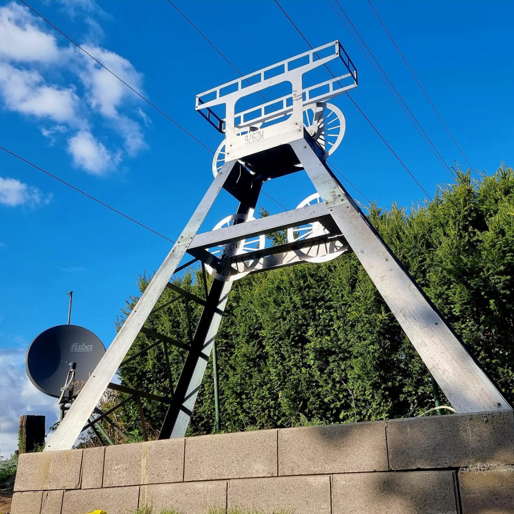 Förderturm aus Stahl handgefertigt als Ruhrpott Dekoration