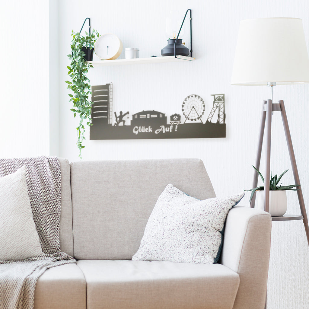 Glück auf Skyline aus Stahl als Wanddekoration im Wohnzimmer