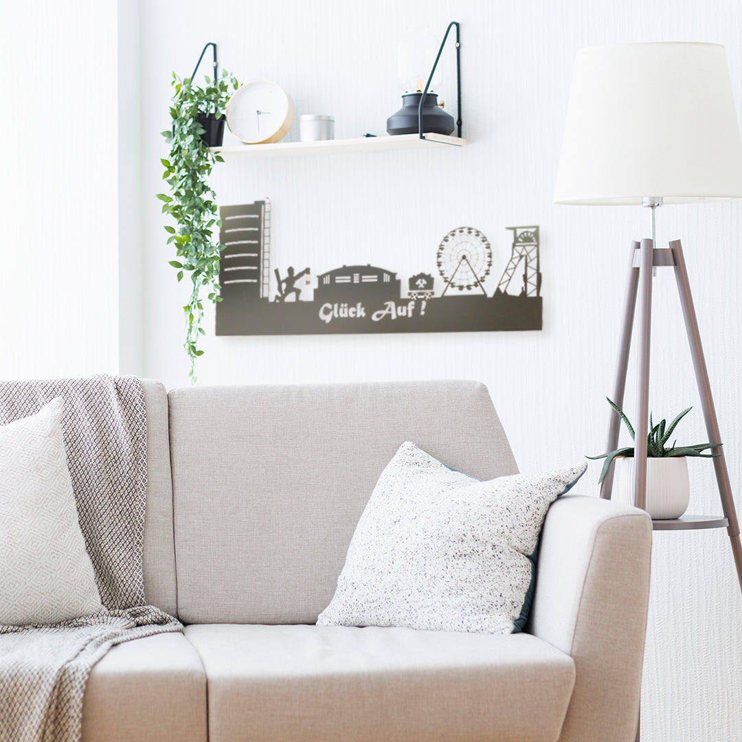 Glück auf Skyline aus Stahl als Wanddekoration im Wohnzimmer
