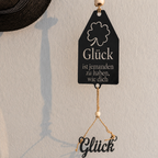 Wandschild aus Metall „Glück ist, jemanden zu haben wie Dich“ in Schwarz matt