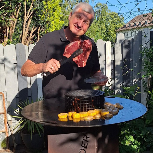 Michael am Grill